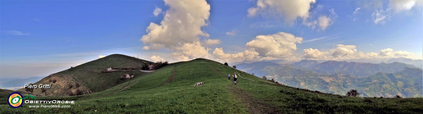 30 Di dosso in dosso sul 571 verso la cima del Linzone.jpg